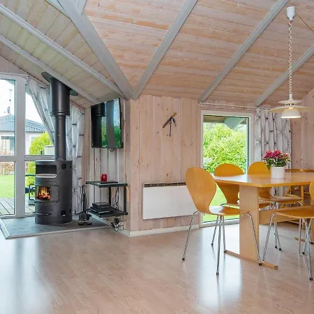 8 Person In Sydals-by Traum *